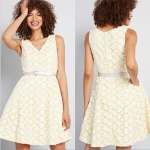 Modcloth Bliss in Attendance Lace Dress Size Large